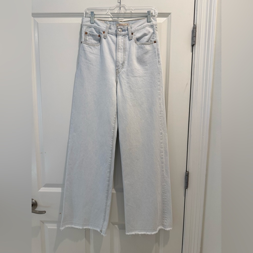 Levi’s women’s Ribcage Wide Leg 27x32